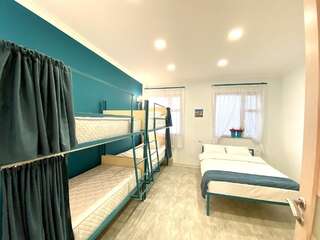 Хостелы SANTORINI HOSTEL and TOUR Ереван Кровать в общем 8-местном номере для мужчин и женщин-11