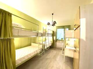 Хостелы SANTORINI HOSTEL and TOUR Ереван Кровать в общем 6-местном номере для женщин-8